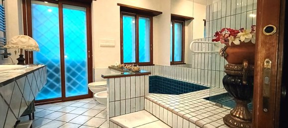 5غرفة منزل ذو طابقين في Naples, Italy رقم 98071 25