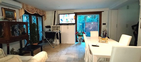 5غرفة منزل ذو طابقين في Naples, Italy رقم 98071 10