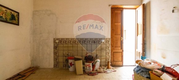 Apartamento de 3 dormitorios en Paternò, Italy No. 56068 27