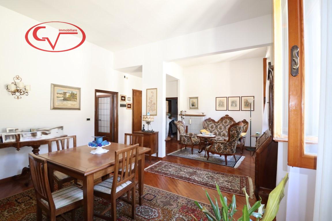 5 rooms Apartment in Montevarchi, Italy No. 237499