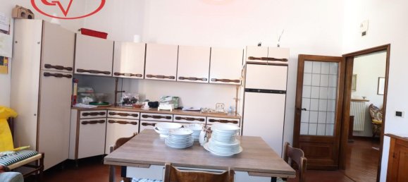 5 rooms Apartment in Montevarchi, Italy No. 237499 8