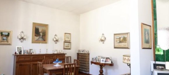 5 rooms Apartment in Montevarchi, Italy No. 237499 5
