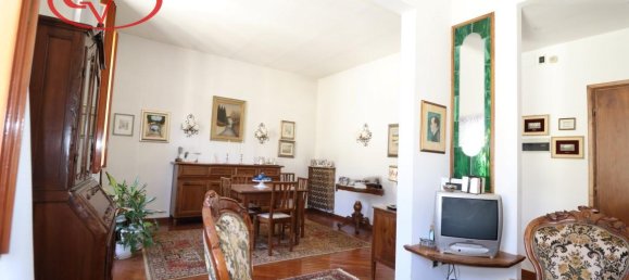 5 rooms Apartment in Montevarchi, Italy No. 237499 2