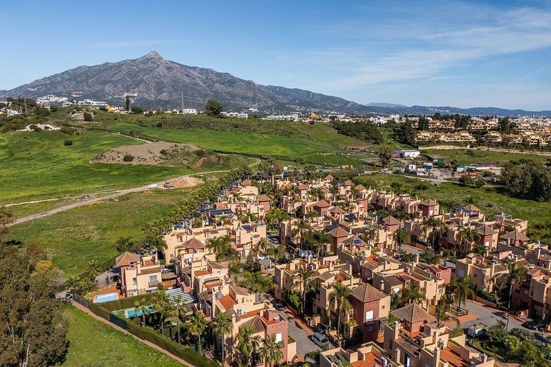 4 bedrooms Townhouse in Marbella, Spain No. 233584