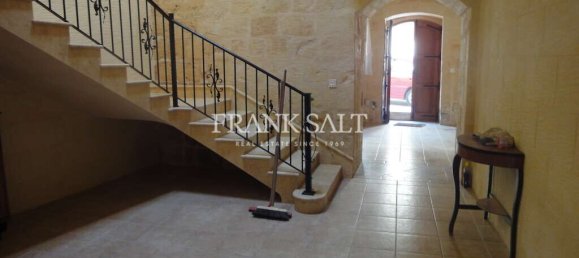 Дом с 4 спальнями в Айнсилем, Мальта № 5547 8