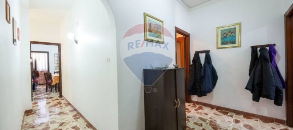 5 rooms Apartment in Catania, Italy No. 64785 3