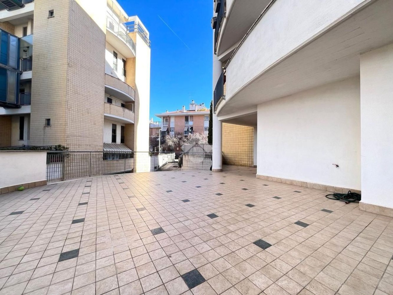 3-salle Appartement à Monterotondo, Italy No. 273793