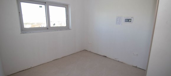 3 bedrooms Apartment in Larnaca, Cyprus No. 5127 8