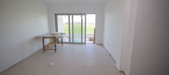 3 bedrooms Apartment in Larnaca, Cyprus No. 5127 7