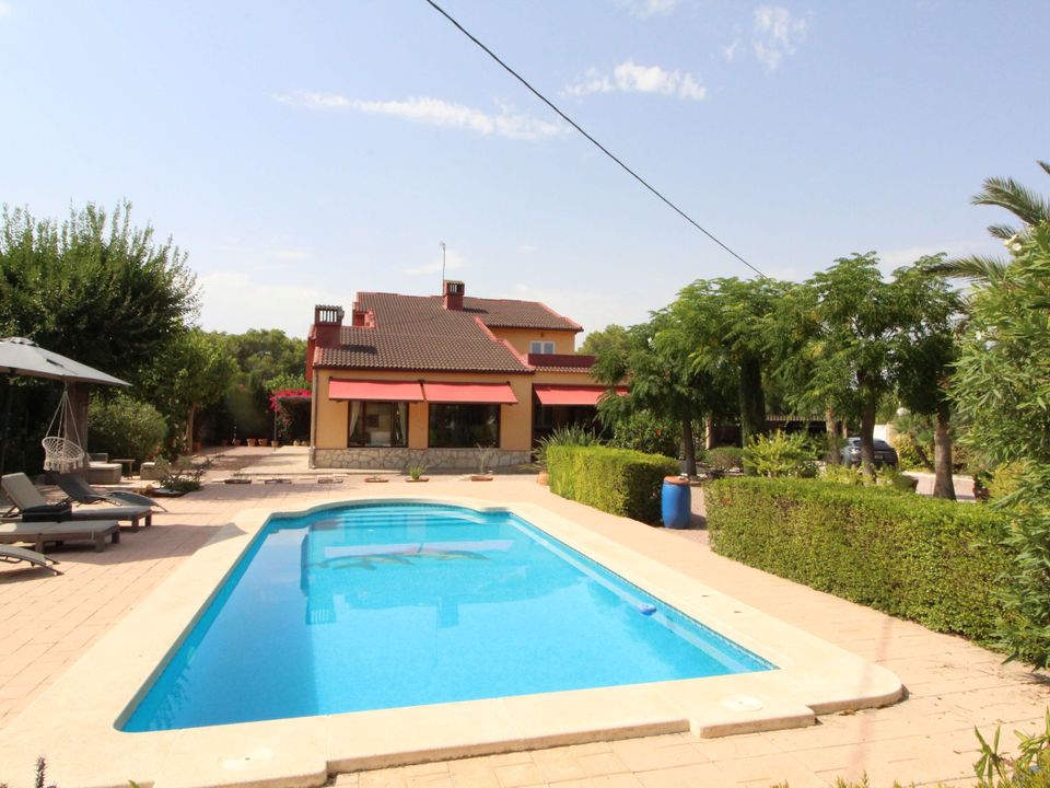 6 bedrooms Villa in Alicante, Spain No. 208892