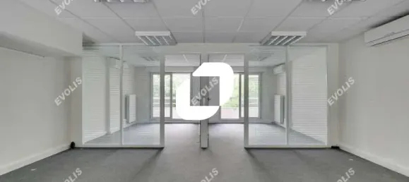 157m² Office in Paris, France No. 302405 2