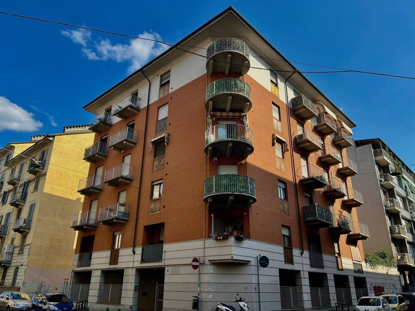 1 bedroom Apartment in Turin, Italy No. 294445