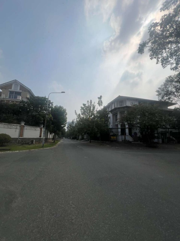 336m² Villa in District 7, Vietnam No. 9785