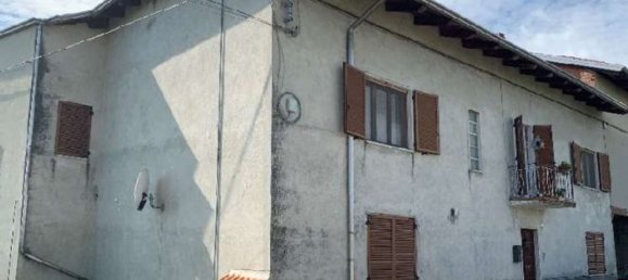 10 rooms House in Borgo d'Ale, Italy No. 13346 3