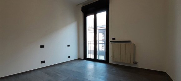 Квартира с 4 спальнями в Леньяно, Италия № 360719 11