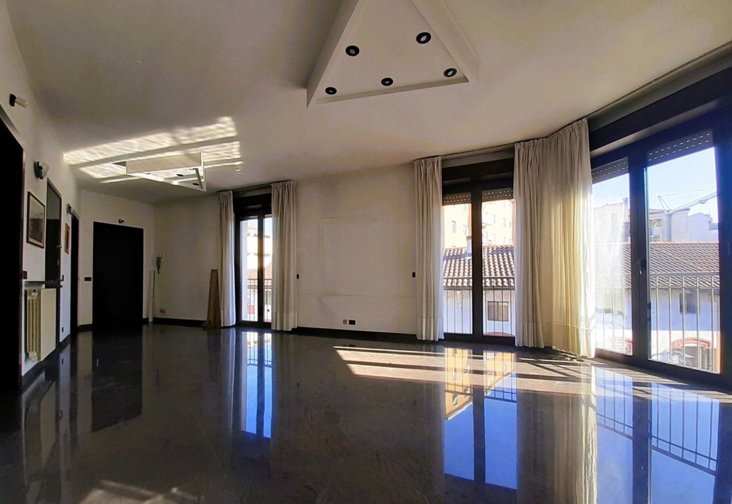 Квартира с 4 спальнями в Леньяно, Италия № 360719