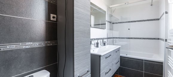 5 bedrooms House in Colombes, France No. 164446 18