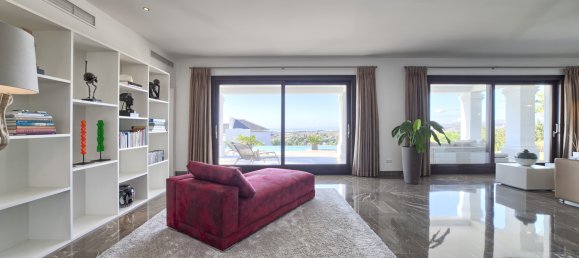 6 bedrooms Villa in Malaga, Spain No. 22760 5