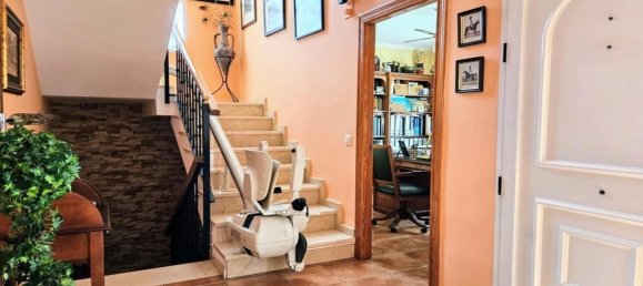 4 bedrooms House in La Pobla de Vallbona, Spain No. 180481 12