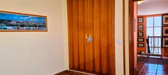 4 bedrooms House in La Pobla de Vallbona, Spain No. 180481 18