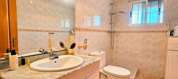 4 bedrooms House in La Pobla de Vallbona, Spain No. 180481 11