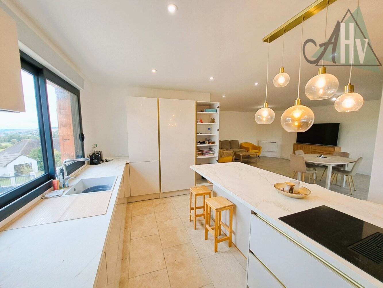 4 bedrooms House in Sens, France No. 358438