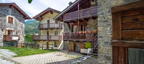 3 rooms Apartment in La Salle, Italy No. 267879 3