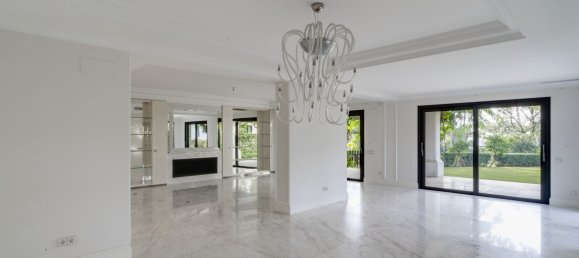 6 bedrooms Villa in Marbella, Spain No. 98938 36