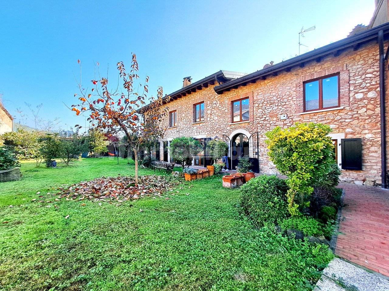 4 bedrooms Villa in Gussago, Italy No. 153586
