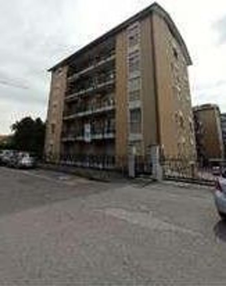 6 rooms Apartment in Monza, Italy No. 4110