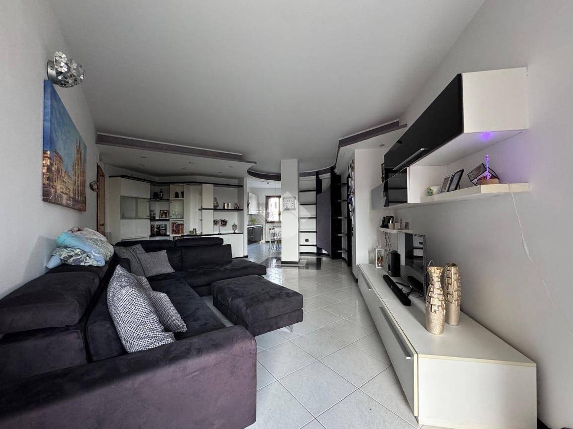 3 chambres Appartement à Bottanuco, Italy No. 259405