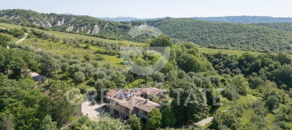 6 bedrooms House in Fabro, Italy No. 288033 4