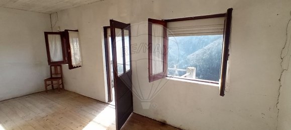 3 bedrooms House in Alvaro, Portugal No. 166687 12