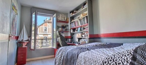 3 bedrooms House in Clamart, France No. 181151 9