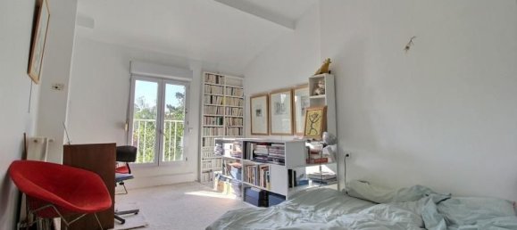 3 bedrooms House in Clamart, France No. 181151 8