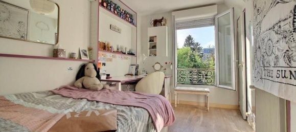 3 bedrooms House in Clamart, France No. 181151 10