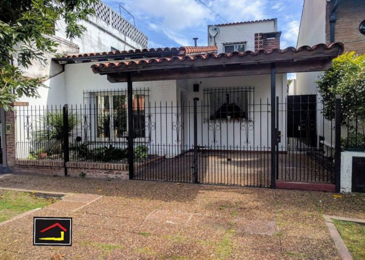 3 bedrooms House in Moron, Argentina No. 62931