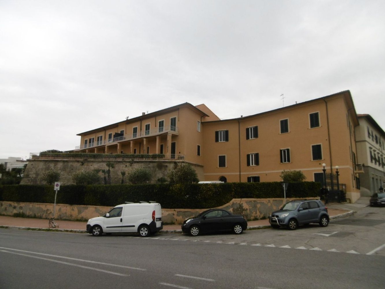 Apartamento de 6 habitaciónes en Livorno, Italy No. 163197