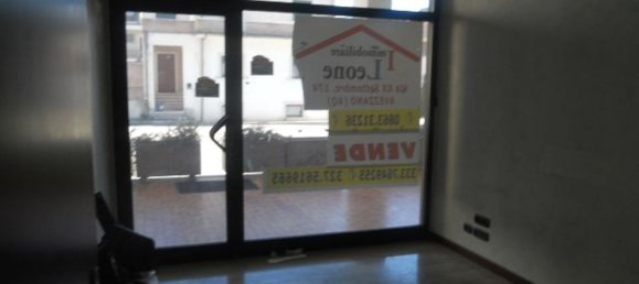 4 rooms Commercial property in Avezzano, Italy No. 76062 2