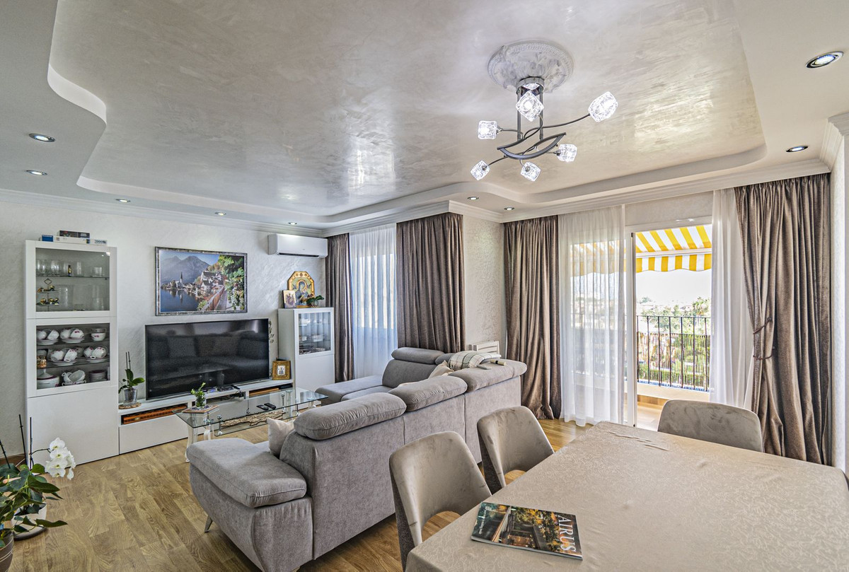 2 bedrooms Penthouse in Estepona, Spain No. 184894