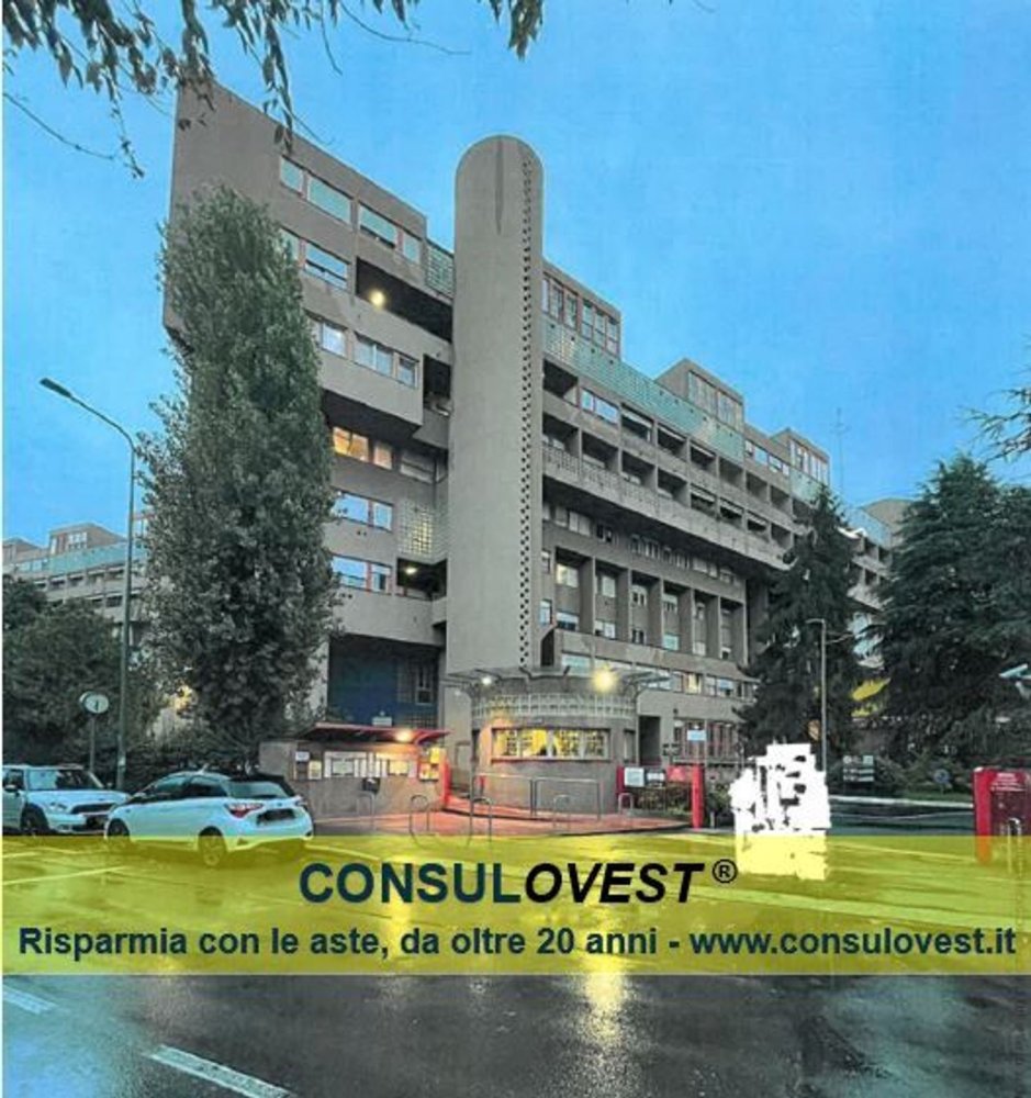 3 rooms Apartment in Milan, Italy No. 240533