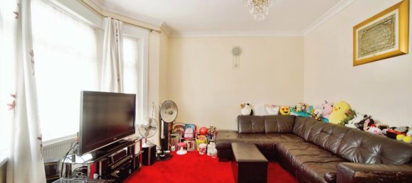 2 bedrooms Apartment in Forest Gate, United Kingdom No. 11449 3