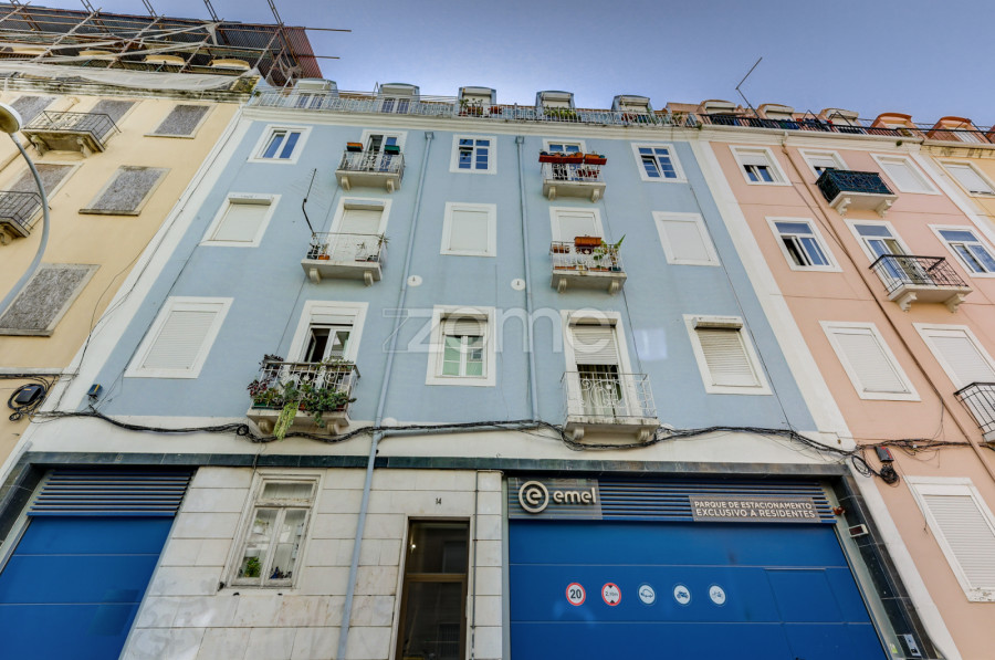 5 bedrooms Apartment in Lisbon, Portugal No. 277148