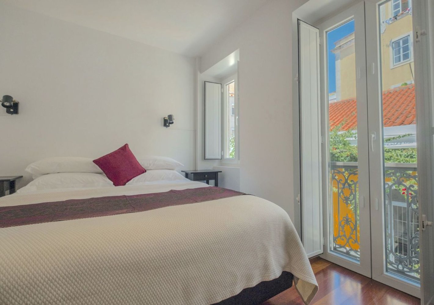 180m² Building in Lisbon, Portugal No. 89365