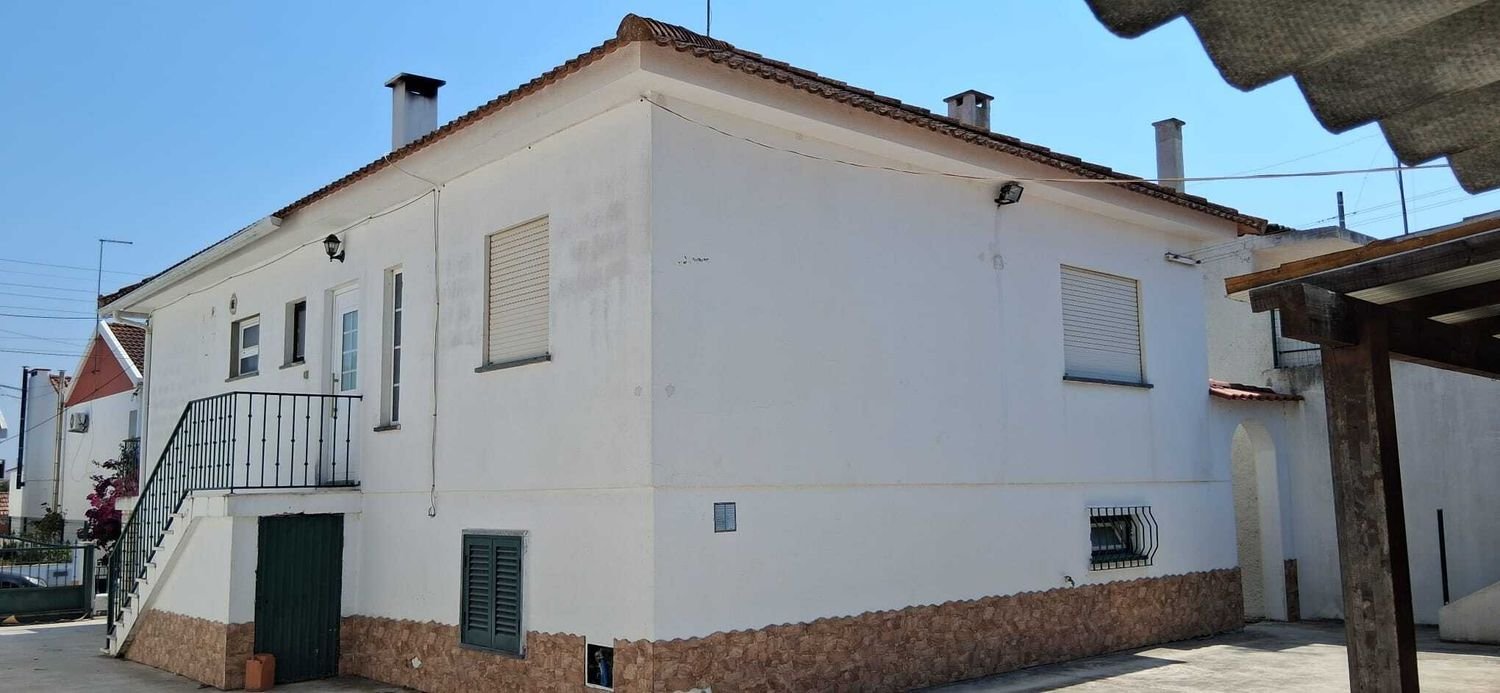 Casa de 4 dormitorios en Coruche, Portugal No. 297432