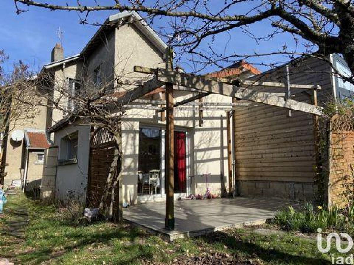 Casa de 3 dormitorios en Limoges, France No. 30267