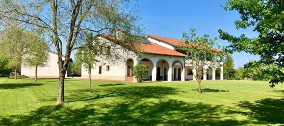 4 bedrooms Villa in Casier, Italy No. 128072 2