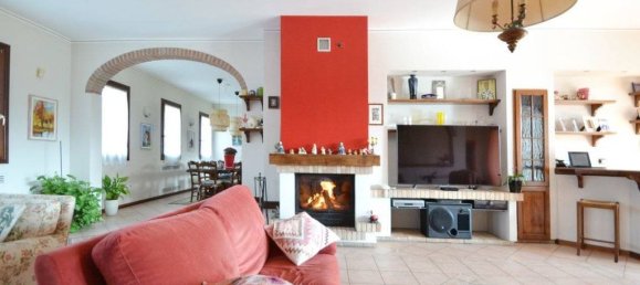 4 bedrooms Villa in Casier, Italy No. 128072 4