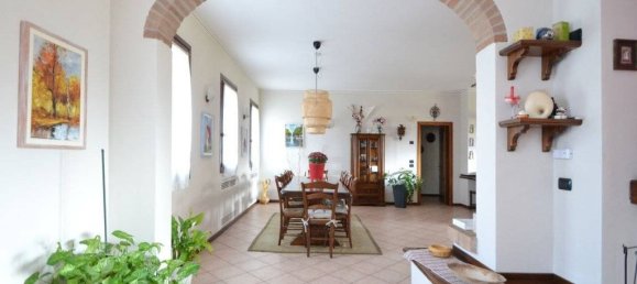 4 bedrooms Villa in Casier, Italy No. 128072 7