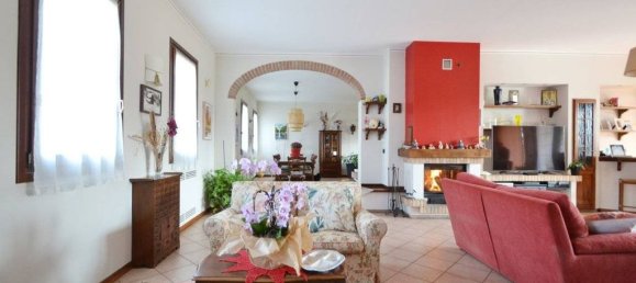4 bedrooms Villa in Casier, Italy No. 128072 8